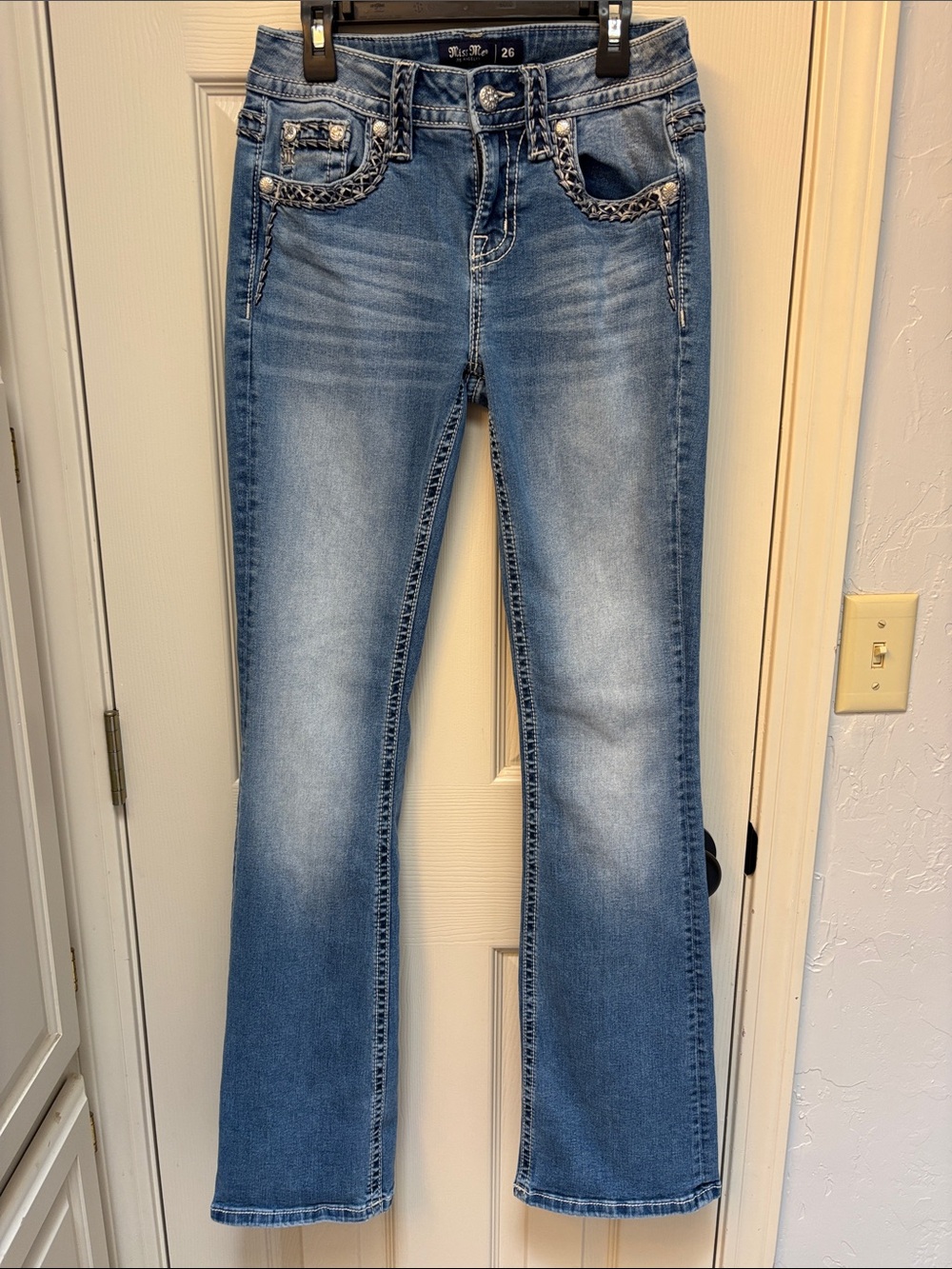 Miss Me Chloe Bootcut Jeans with Embellished Pockets. Style#M5014B369